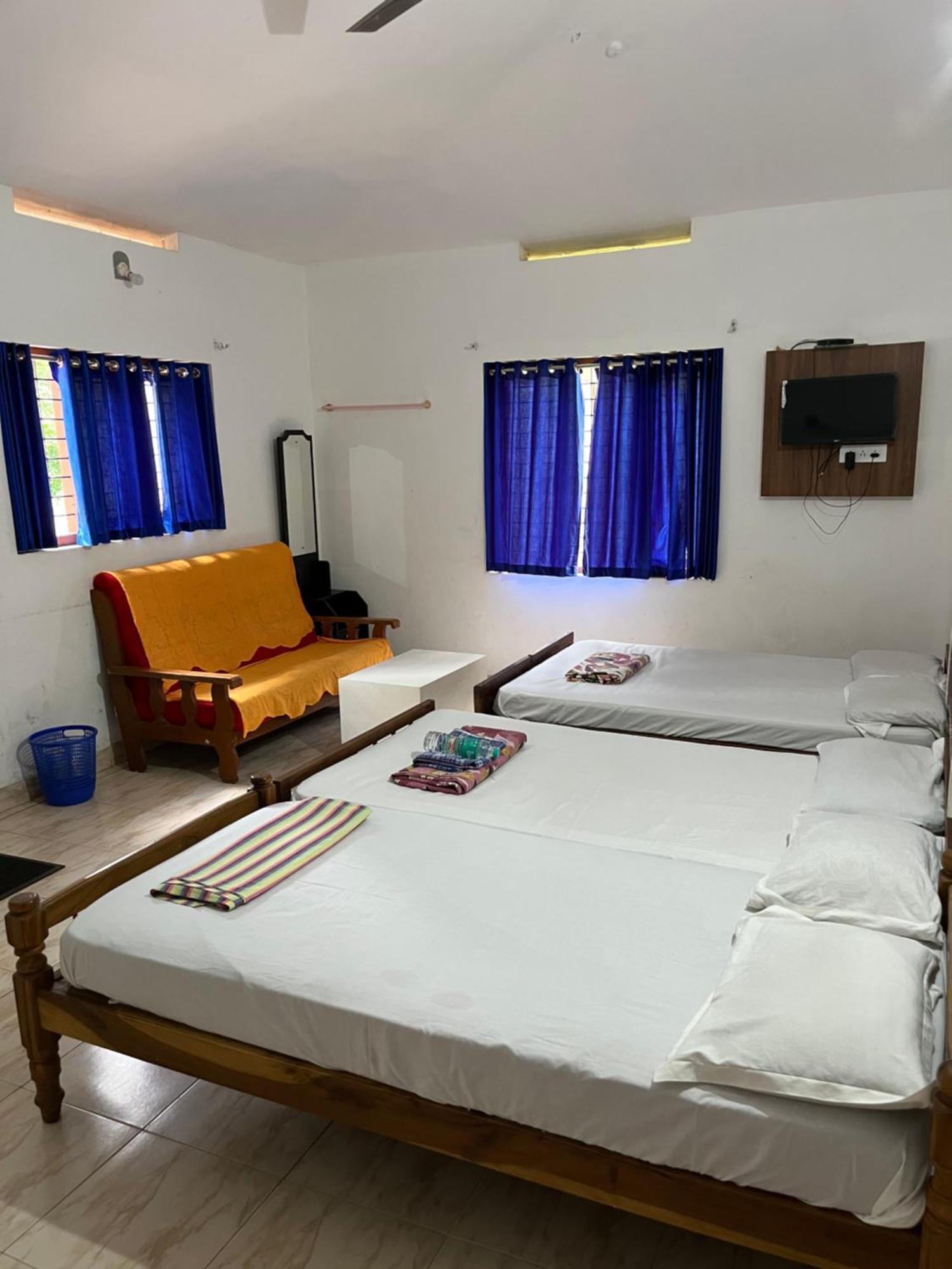 Dakshinakasi Guest House Thirunelly ภายนอก รูปภาพ